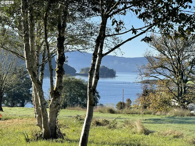 $325,000 | 501 Garibaldi Avenue, Unit 8, Garibaldi, OR 97118