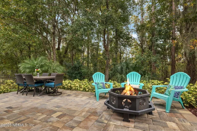 a view of a tennis court