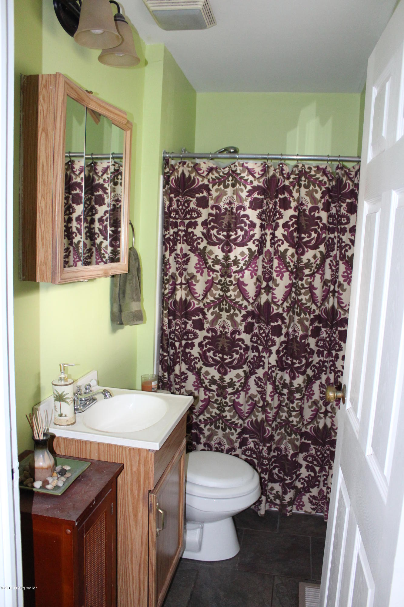 1718 Millgate Road Louisville, KY 40223 - Photo 18 of 31 18- full bath