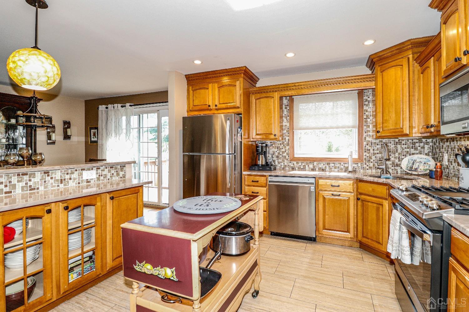 28 Eli Road Colonia, NJ 07067 - Photo 10 of 40 Gallery Image 10