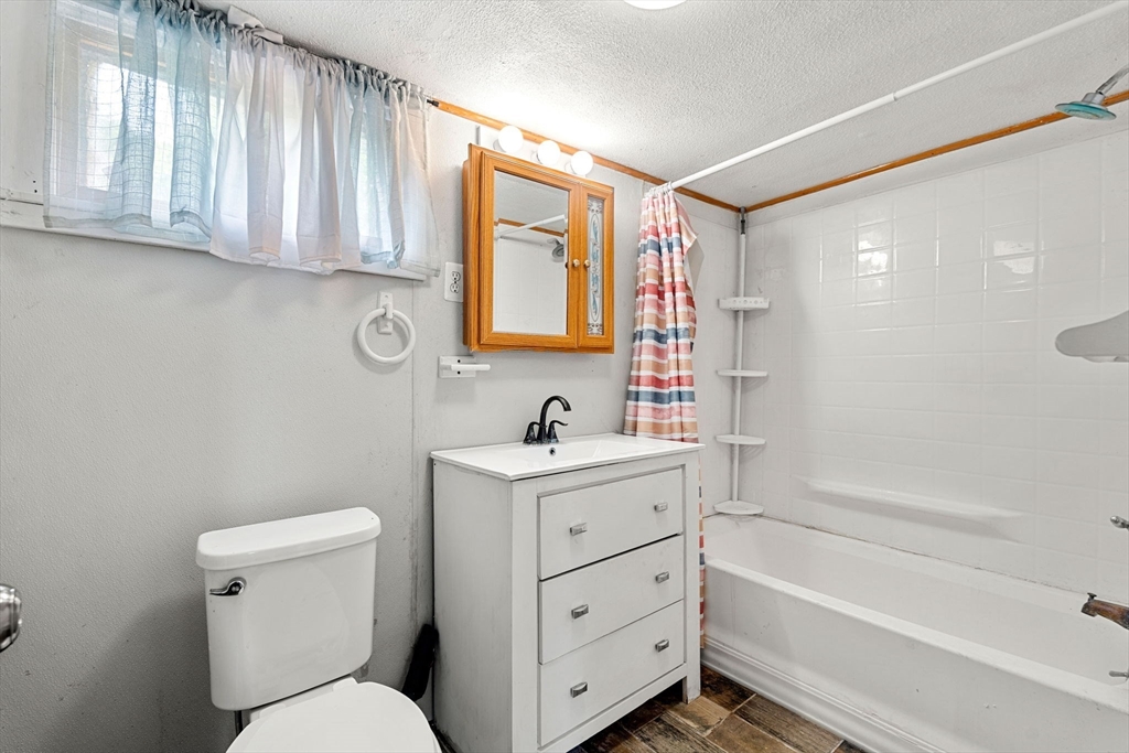 124 Hazen Road Shirley, MA 01464 - Photo 10 of 29
