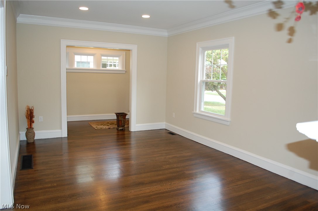 3034 Somerton Road Cleveland, OH 44118 - Photo 3 of 35
