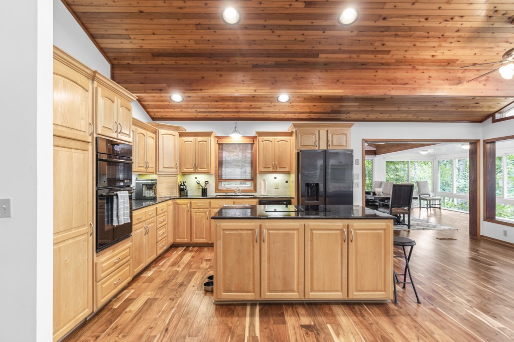213 Riverlake Road Fair Play, SC 29643 - Photo 8 of 43 Gallery Image 8