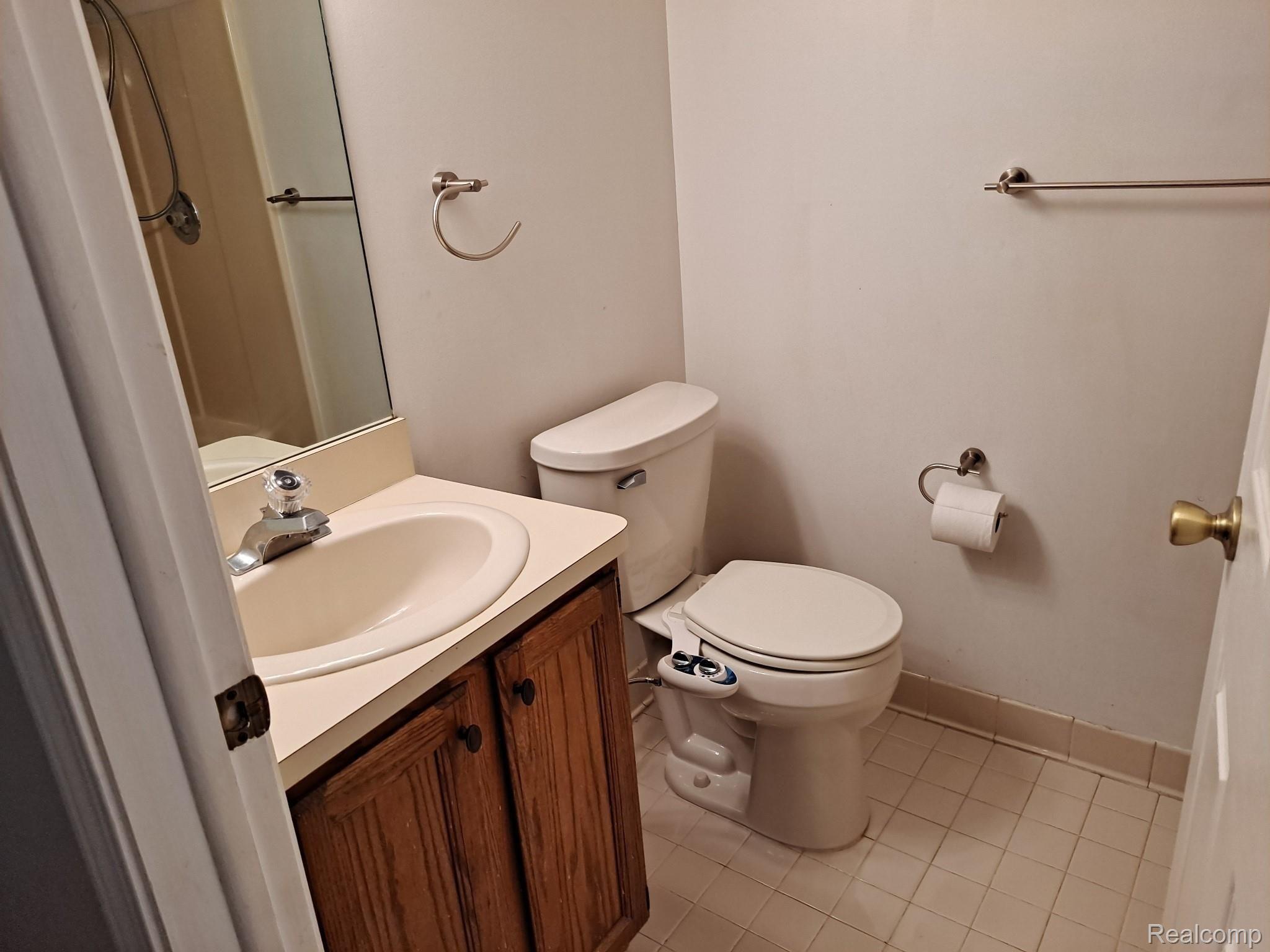 1655 Huntington Park, Unit D Rochester, MI 48309 - Photo 10 of 25 20220217_152732.jpg
