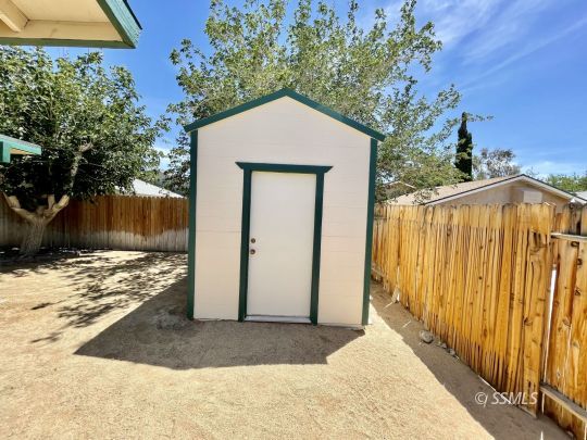 608 Heather Court Ridgecrest, CA 93555 - Photo 24 of 28 a view of backyard of house