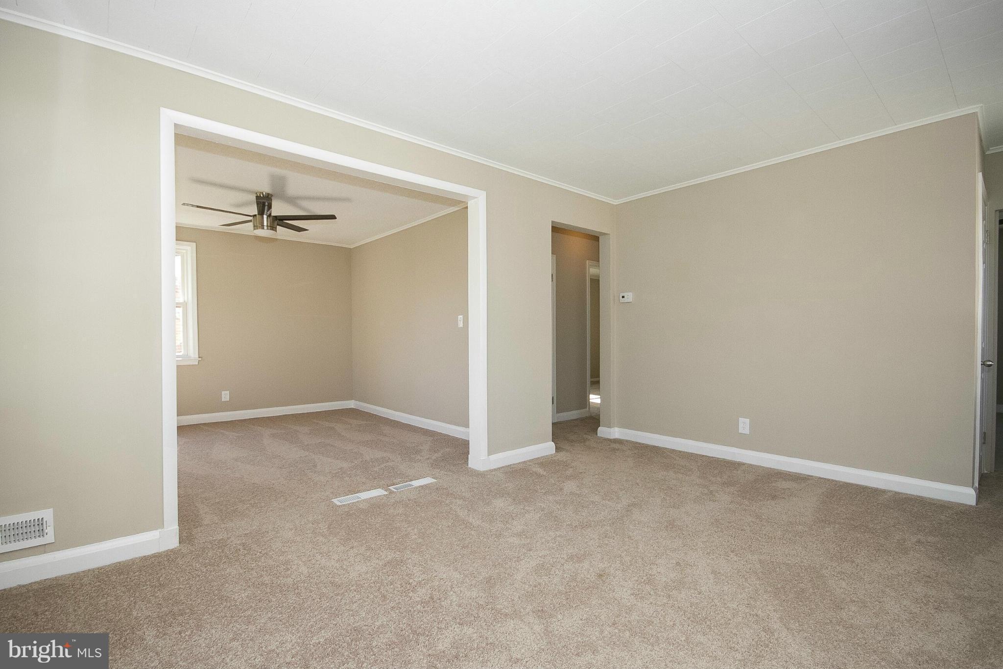 6907 Chambers Road Baltimore, MD 21234 - Photo 4 of 13 Living Room
