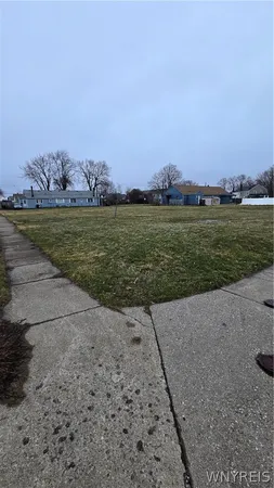 $18,500 | 205 Sheridan Parkside Drive, Tonawanda, NY 14150