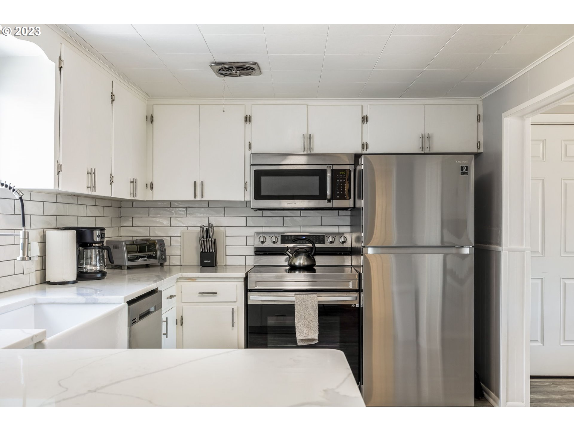 2290 E Street Springfield, OR 97477 - Photo 12 of 45 a kitchen with stainless steel appliances a refrigerator stove and microwave