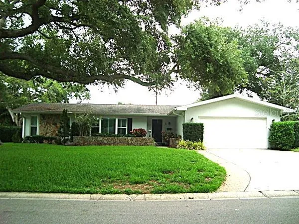 $3,200 | 1 Eastwood Lane, Belleair, FL 33756