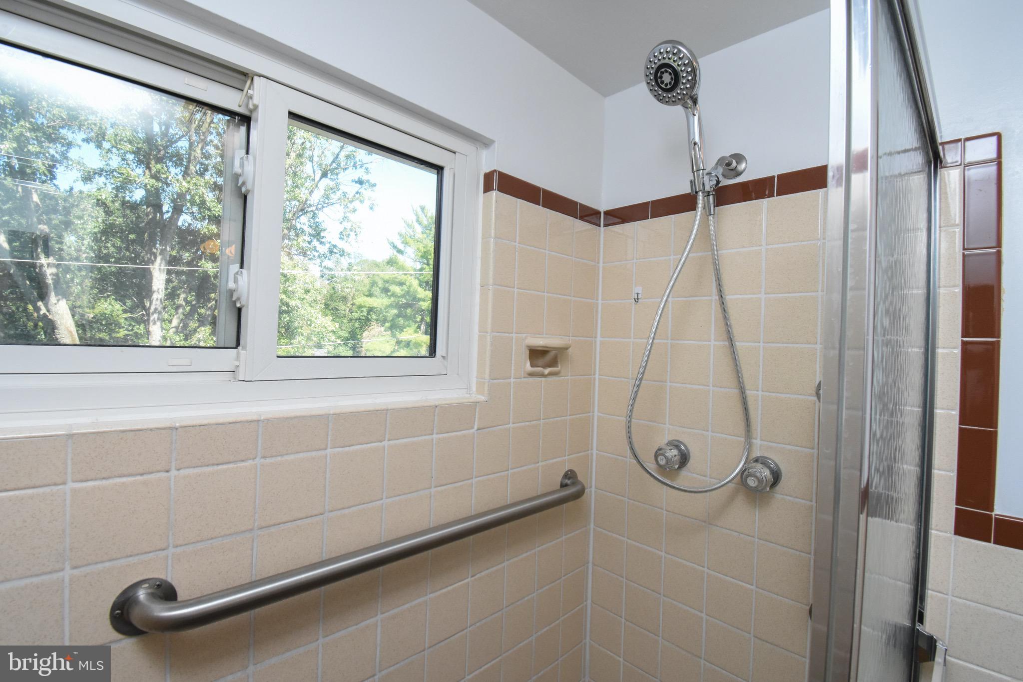 20 Pinedale Road Newark, DE 19711 - Photo 27 of 46 Tile shower!