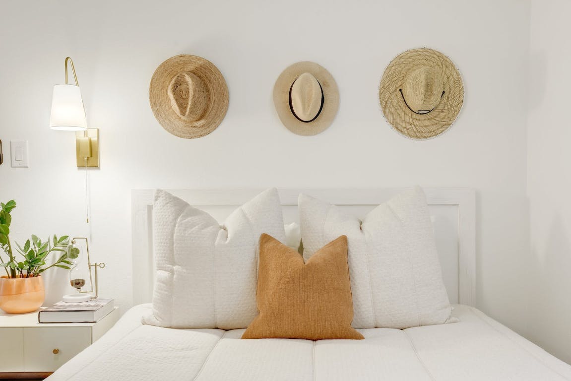 2901 Glen Rae Street, Unit A Austin, TX 78702 - Photo 24 of 36 a view of a hallway with entryway