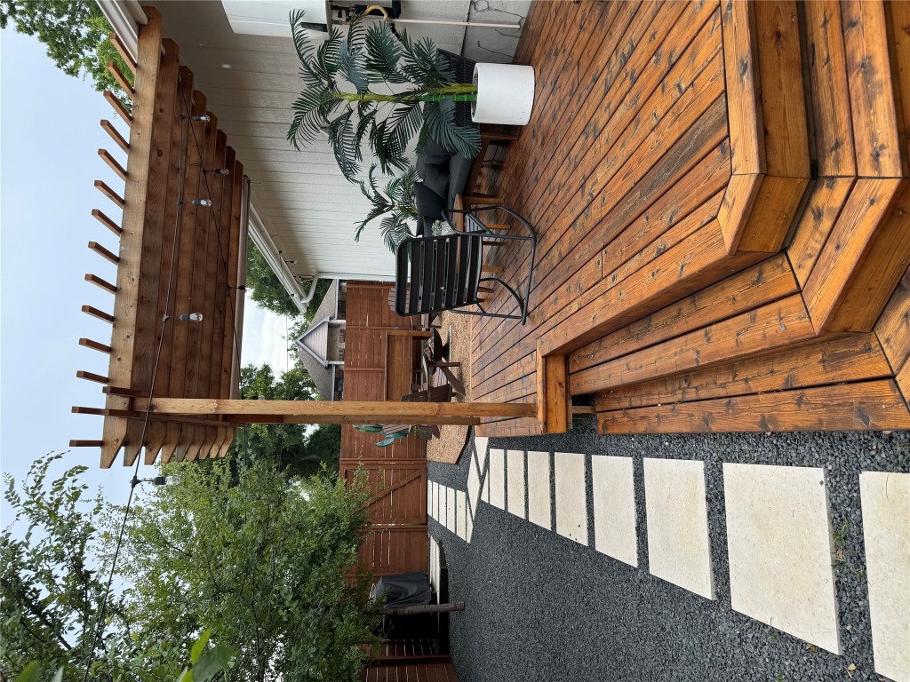 2901 Glen Rae Street, Unit A Austin, TX 78702 - Photo 35 of 36 a view of a backyard with sitting area