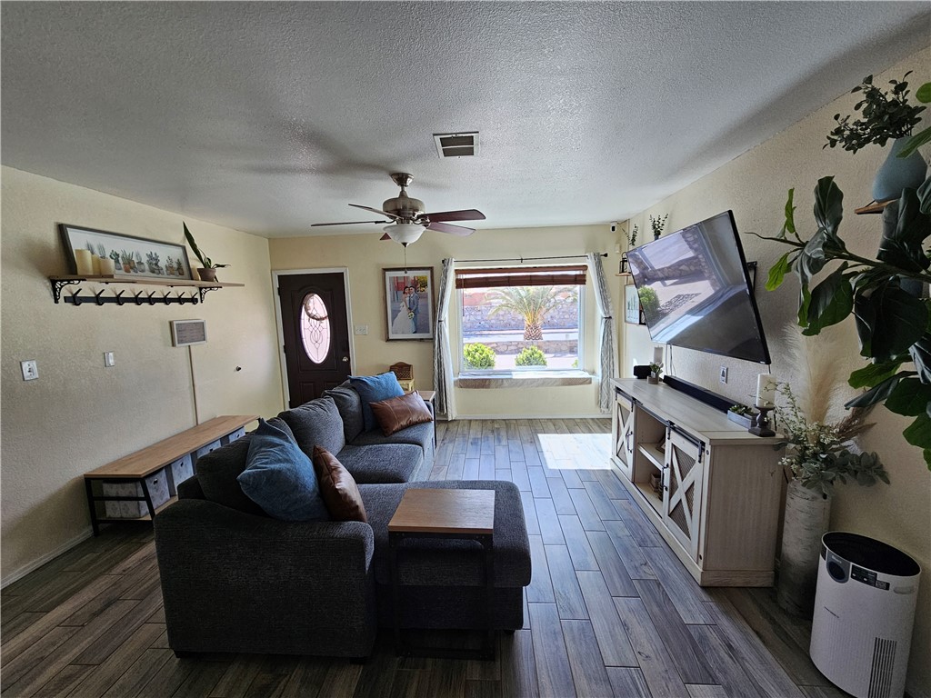 3310 Harkis Road El Paso, TX 79936 - Photo 6 of 38