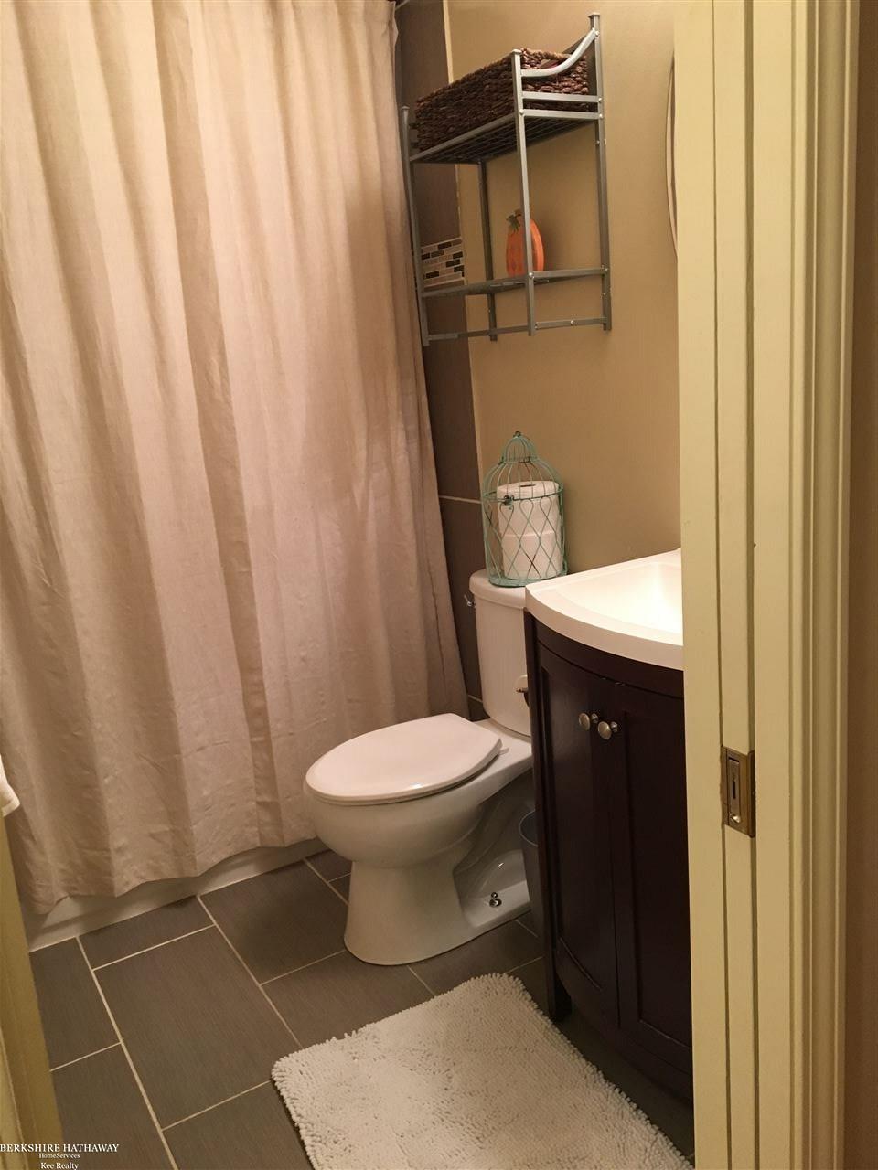 3402 Durham Road Royal Oak, MI 48073 - Photo 20 of 41 31363620-19.JPG