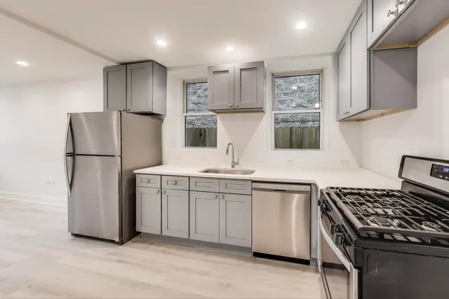 $3,000 | 1437 West Oakdale Avenue, Unit G, Chicago, IL 60657