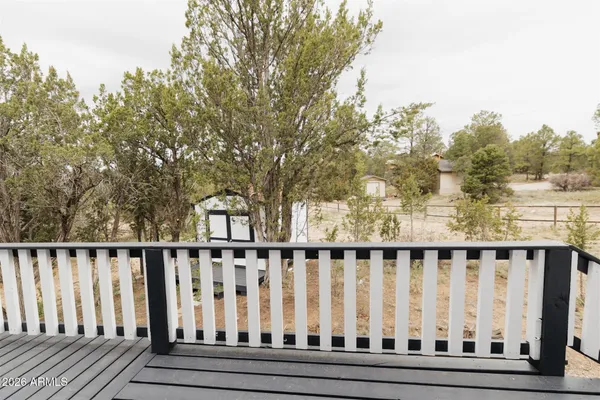 $549,900 | 3326 Homestead Drive, Overgaard, AZ 85933