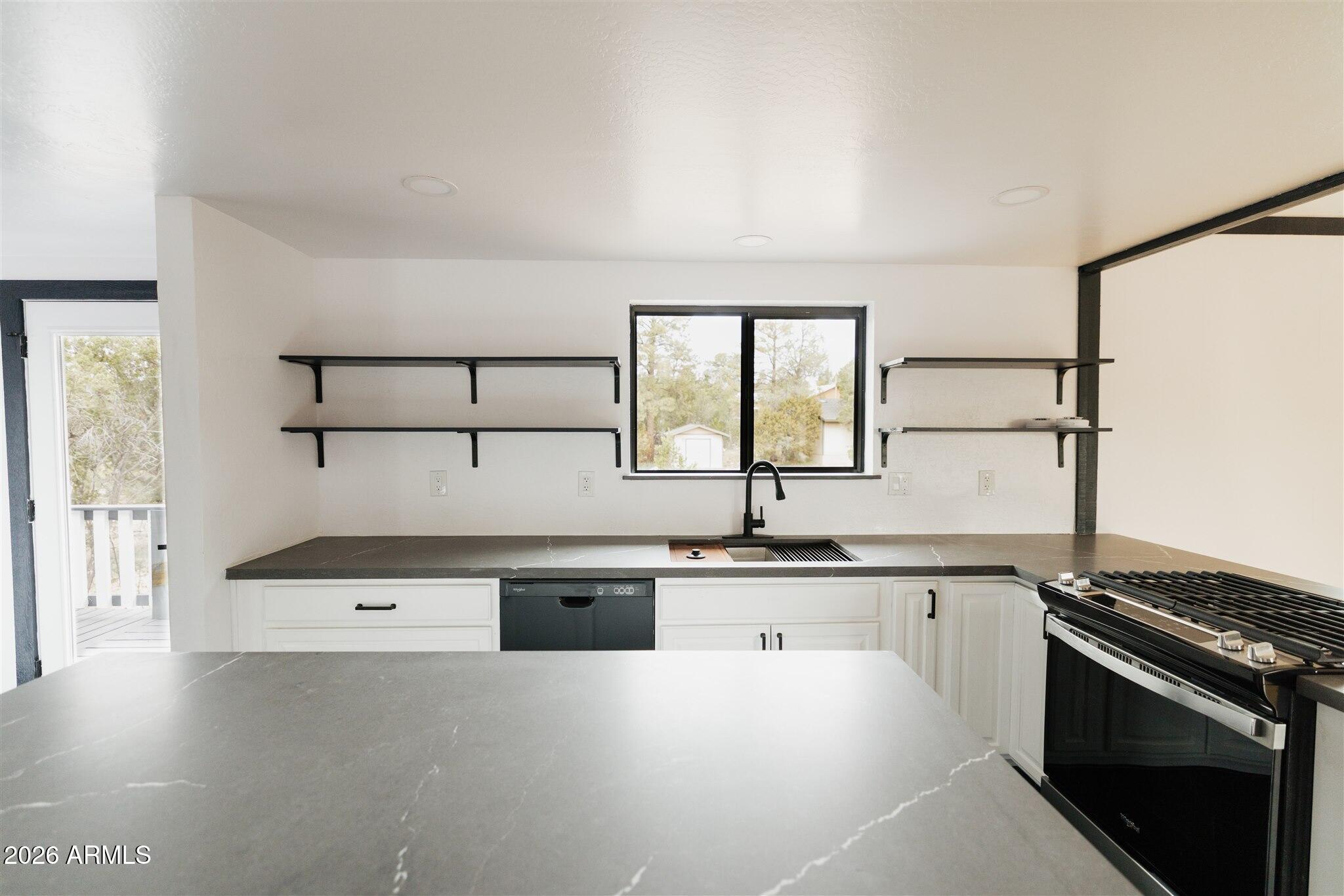 3326 Homestead Drive Overgaard, AZ 85933 - Photo 9 of 93 2K4A5861