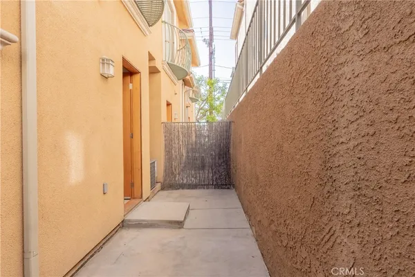 $765,000 | 216 North Buena Vista Street, Unit 113, Burbank, CA 91505