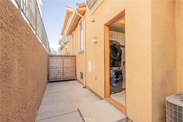 $765,000 | 216 North Buena Vista Street, Unit 113, Burbank, CA 91505