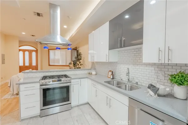 $765,000 | 216 North Buena Vista Street, Unit 113, Burbank, CA 91505