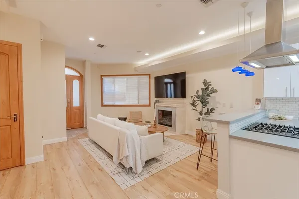 $765,000 | 216 North Buena Vista Street, Unit 113, Burbank, CA 91505