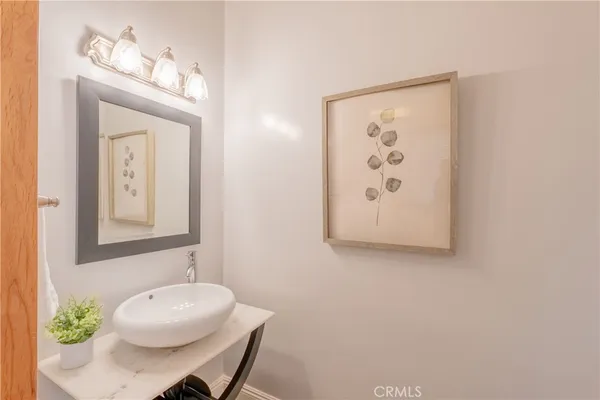 $765,000 | 216 North Buena Vista Street, Unit 113, Burbank, CA 91505