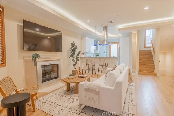 $765,000 | 216 North Buena Vista Street, Unit 113, Burbank, CA 91505