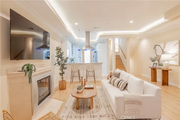 $765,000 | 216 North Buena Vista Street, Unit 113, Burbank, CA 91505