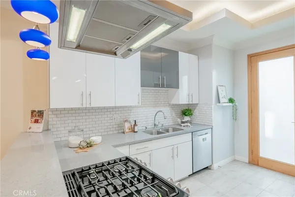 $765,000 | 216 North Buena Vista Street, Unit 113, Burbank, CA 91505