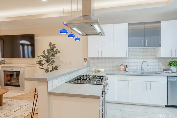 $765,000 | 216 North Buena Vista Street, Unit 113, Burbank, CA 91505