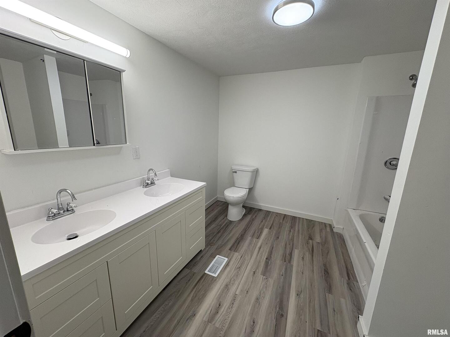 3305 Selmaville Road Salem, IL 62881 - Photo 7 of 17