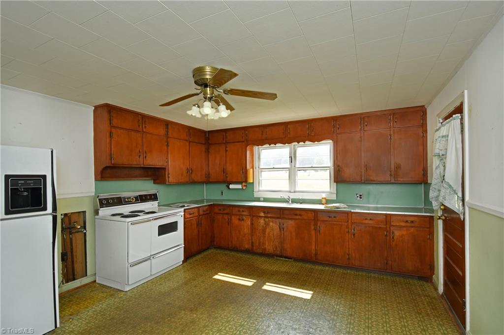 2429 Hickory Tree Road Winston-Salem, NC 27127 - Photo 6 of 22 Gallery Image 6