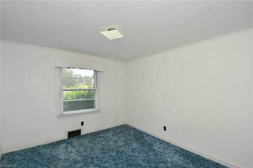 2429 Hickory Tree Road Winston-Salem, NC 27127 - Photo 9 of 22 Primary bedroom