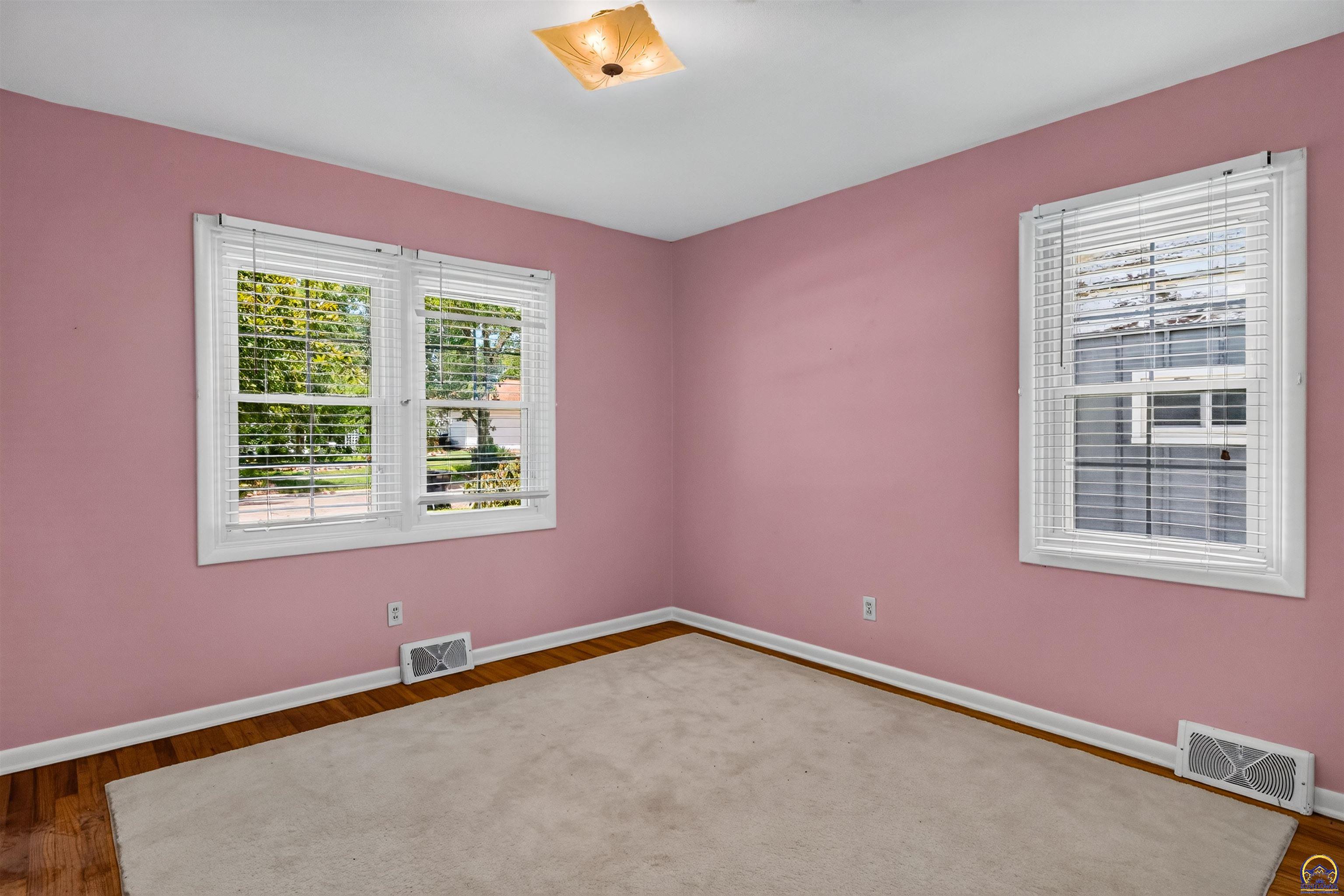 5429 Southwest 19th Street Topeka, KS 66604 - Photo 16 of 27