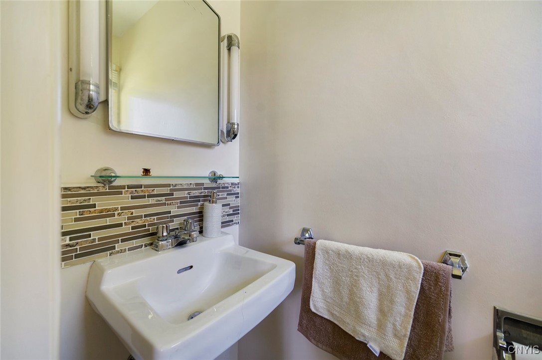 7958 Vernon Road South Cicero, NY 13039 - Photo 18 of 26