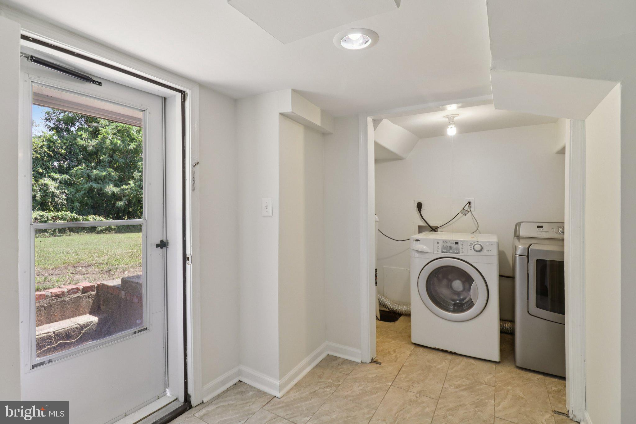 4604 Morgan Road Suitland, MD 20746 - Photo 28 of 38 a utility room with dryer and washer