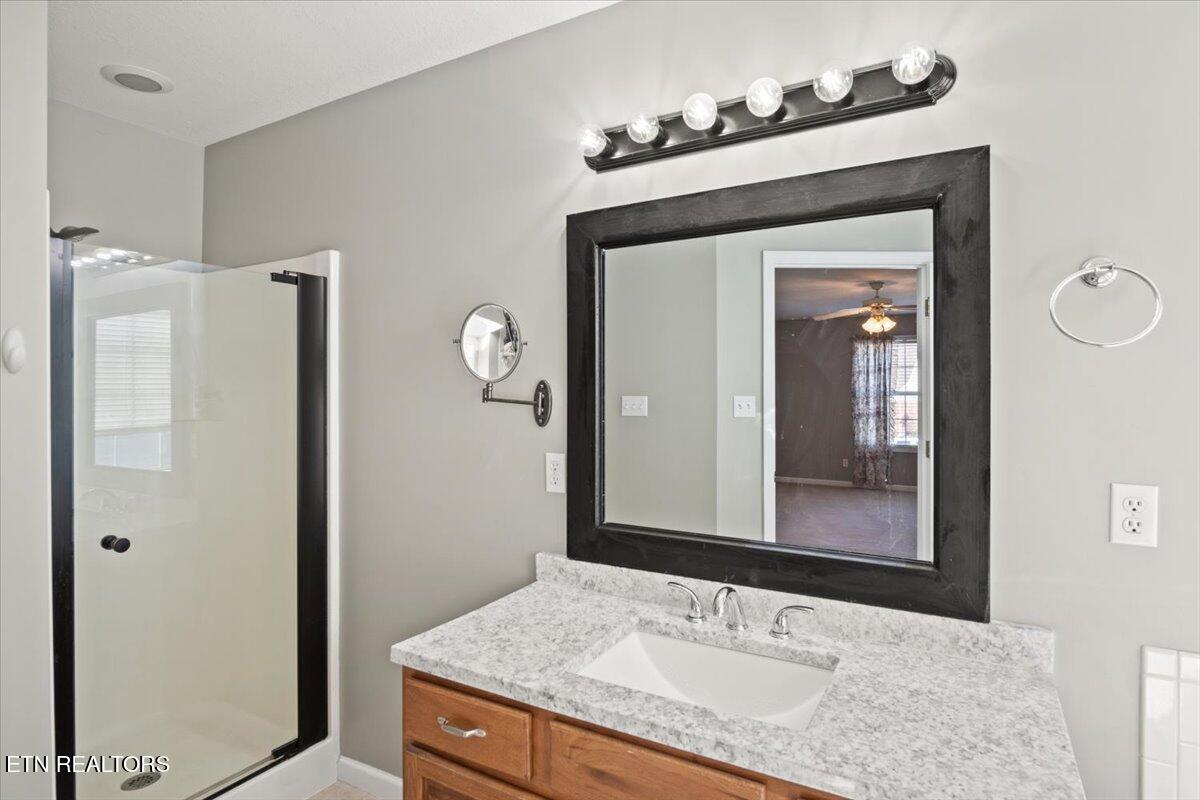 7608 Saddlegate Road Knoxville, TN 37920 - Photo 16 of 33 22-Primary Bathroom