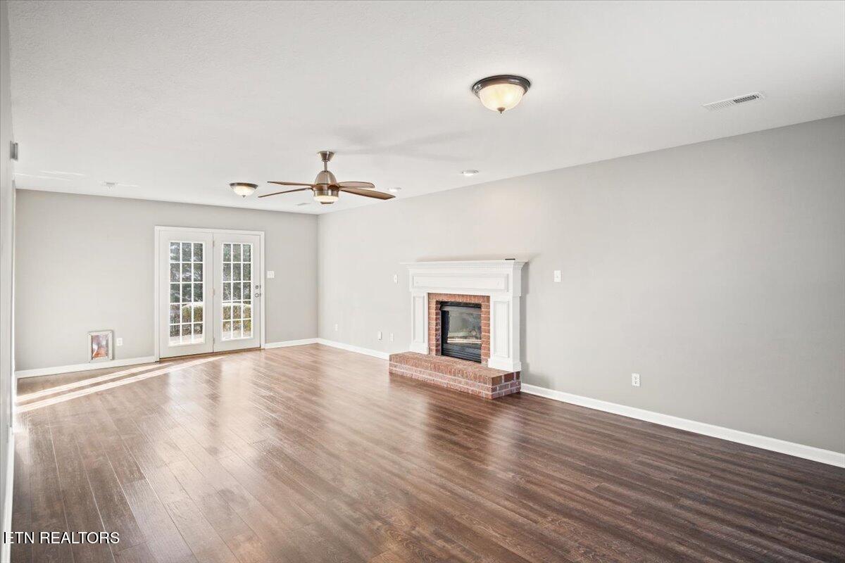 7608 Saddlegate Road Knoxville, TN 37920 - Photo 3 of 33 03-Living Room