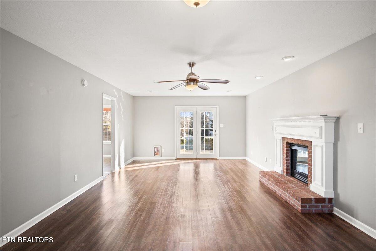 7608 Saddlegate Road Knoxville, TN 37920 - Photo 5 of 33 06-Living Room