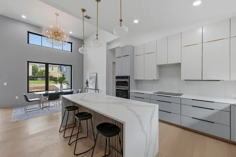 $930,000 | 5013 Rob-Scott Street, Austin, TX 78721