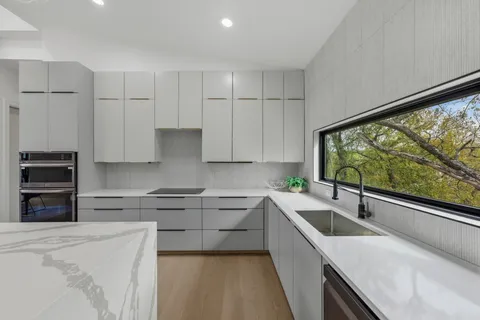 $930,000 | 5013 Rob-Scott Street, Austin, TX 78721