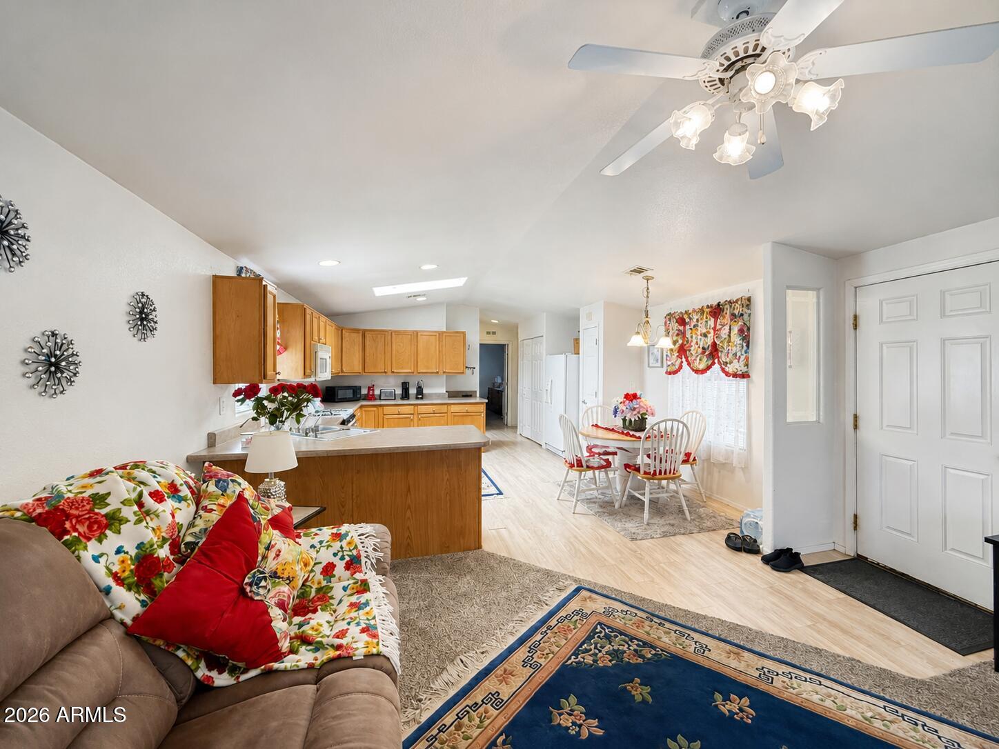 201 South Greenfield Road, Unit 11 Mesa, AZ 85206 - Photo 22 of 22 a living room with furniture and kitchen view