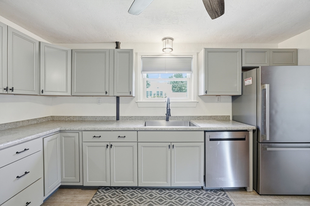 88 Roy Street Ludlow, MA 01056 - Photo 12 of 36