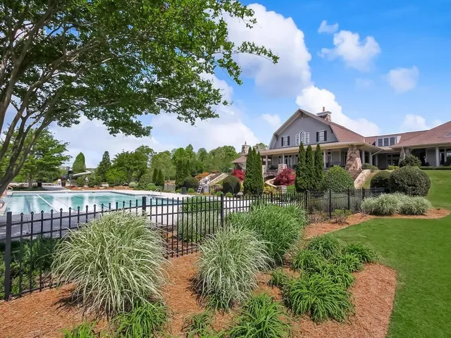 $609,900 | 7227 Lake Sterling Boulevard, Flowery Branch, GA 30542