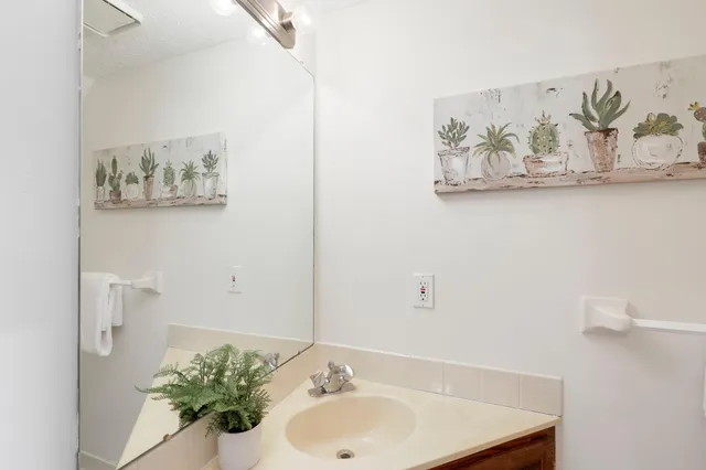 $268,000 | 3680 Independence Avenue South, Unit 83, St. Louis Park, MN 55426