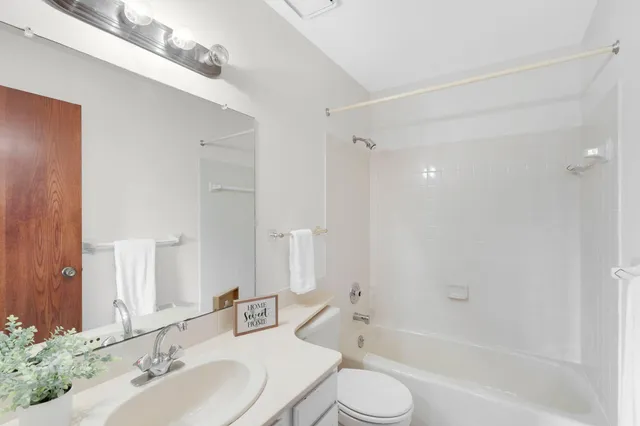 $268,000 | 3680 Independence Avenue South, Unit 83, St. Louis Park, MN 55426