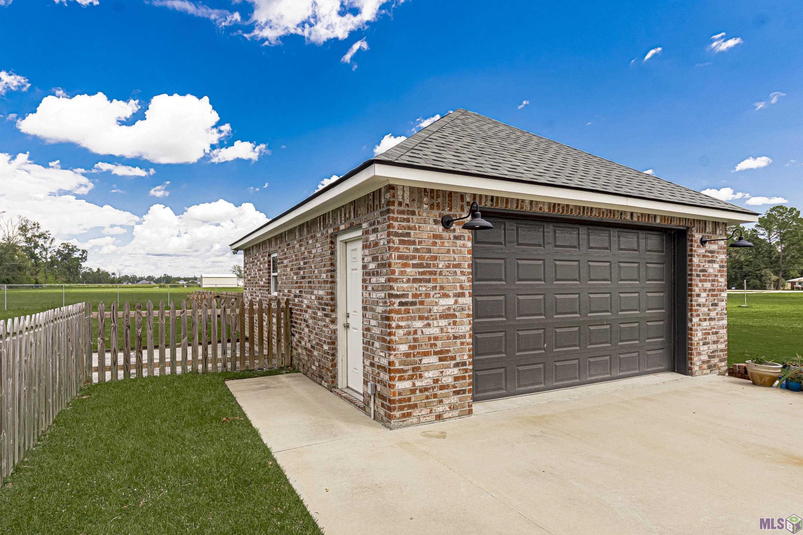 42496 Black Bayou Road Gonzales, LA 70737 - Photo 16 of 39 Gallery Image 16