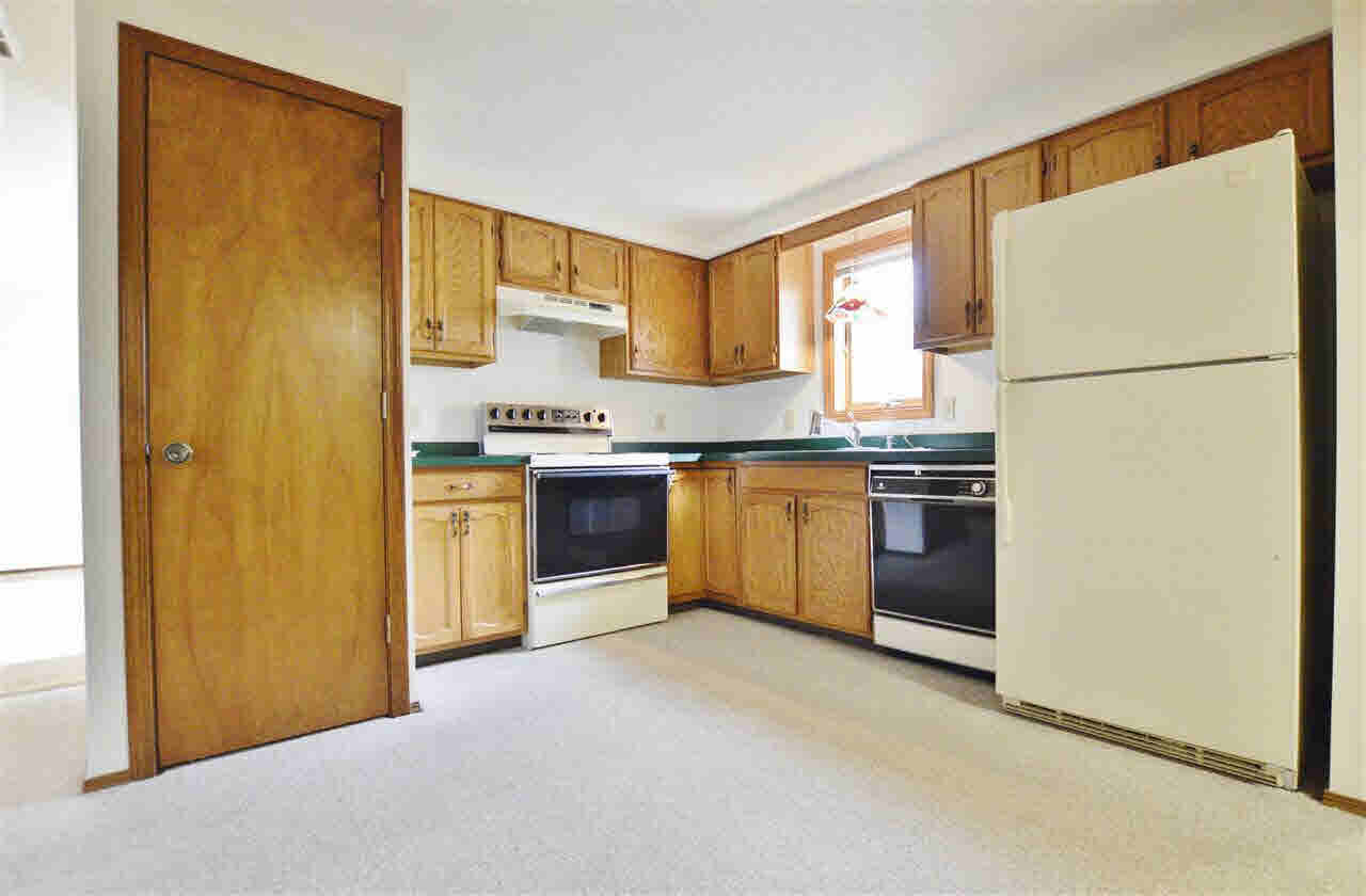 2753 Miller Road Flint, MI 48503 - Photo 9 of 19 21434373-8.JPG