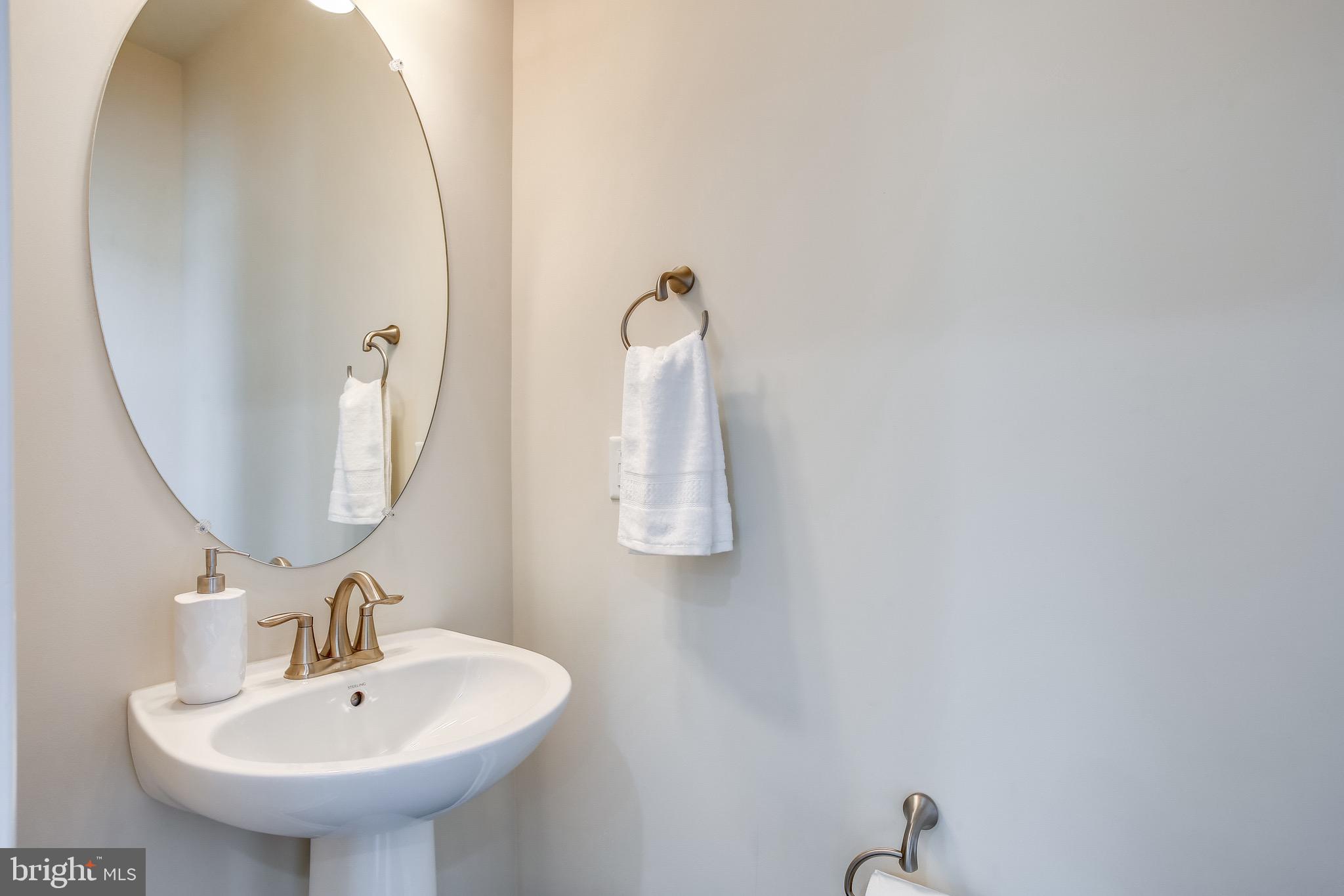 7022 Rackham Way Hanover, MD 21076 - Photo 10 of 39 Main Level Powder Room.