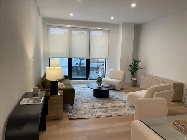 $6,650 | 108 Middle Neck Road, Unit 3F, Great Neck, NY 11021